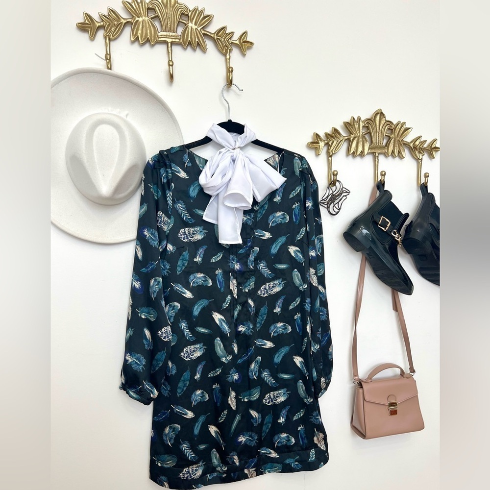 🪶BOHO Feather chic satin like dress S Ptp 19.5” L 34”